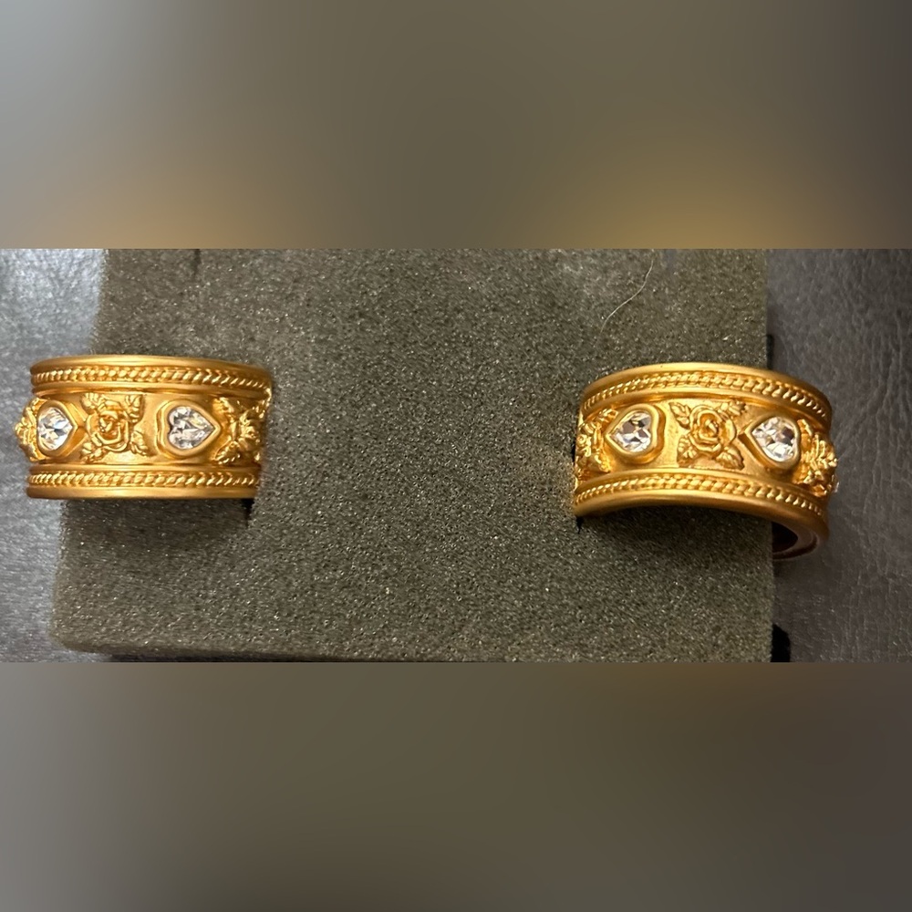 1980’s Rare Elizabeth Taylor Avon Clip Earrings - Picture 4 of 8